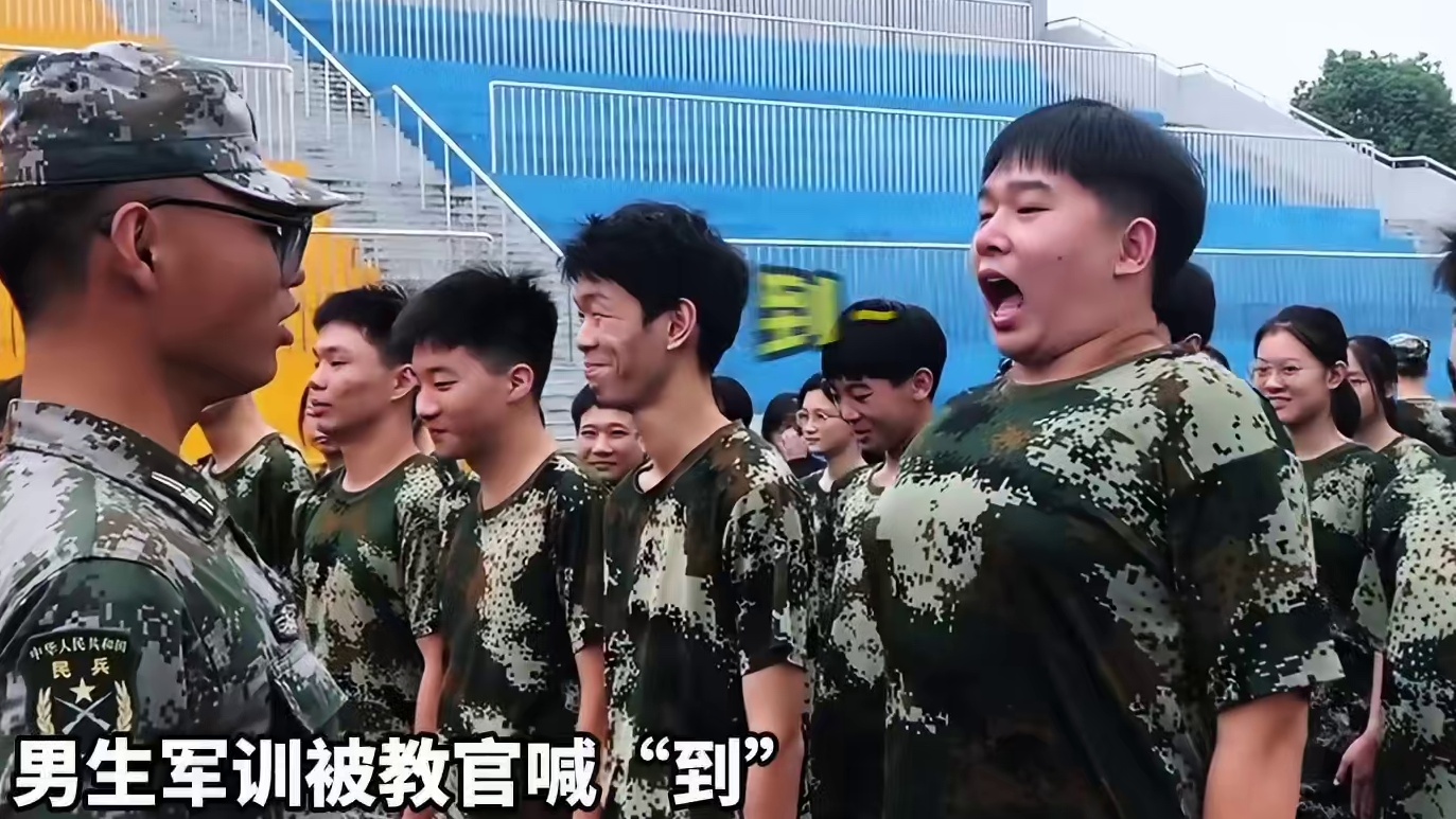 盘点军训爆笑时刻，教官：这届学生太难带了！#军训 #看一遍笑一遍 #校园生活 #军训时光