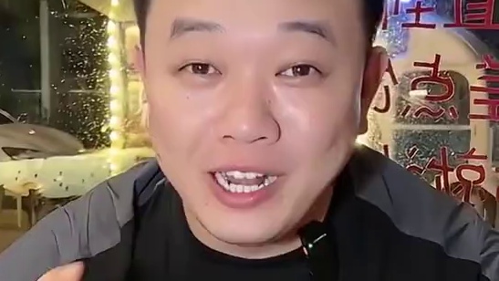 【限量独家秘制】花小蛮坑烤羊腿，绝对是大口吃肉的快感源泉！#花小蛮坑烤羊 #美食探店 #馕坑烤羊腿 