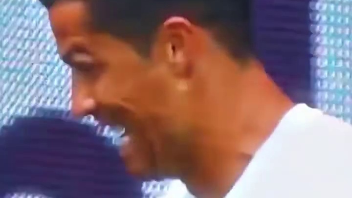 这时候的c罗，你不管他在什么位置，只要把球传到禁区就有了