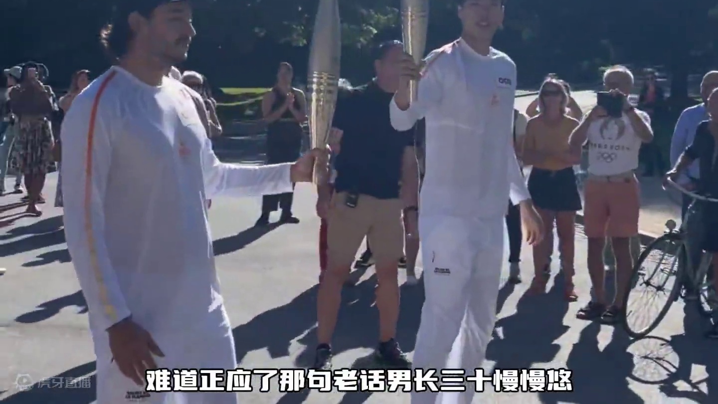 #吴勇豪 #向前冲吧豪 吴勇豪与成龙代表中国区参加残奥会火炬接力#残奥会