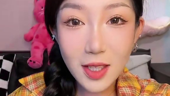 香香辣辣麻麻好爱好吃 100克一桶 不是大桶的哦 