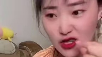 海燕太能吃一盘包子姐姐吃了一个，这还能养得起吗#妈呀太香了 #好吃到停不下来 #这