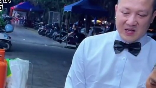 湖南代表挑战5两”魔鬼辣“，孙姐因此血亏20000块！ #螺蛳粉