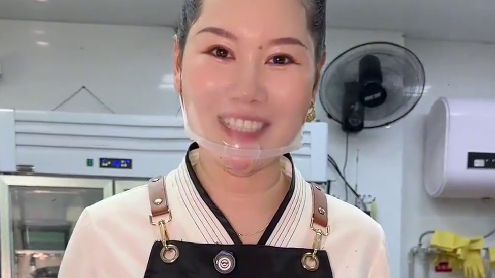 终于知道为啥浦口人民中午不做饭了，原来都来吃苏鸣烧烤了！ 他家的这个菜品都是现炒现做，而且还是明档厨