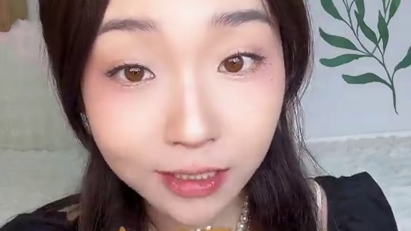 这个有点小贵！但是品质尝到真的会想回购的一种！！当天我就炫完了…他会有点点回甜！！！但是真的好吃！！