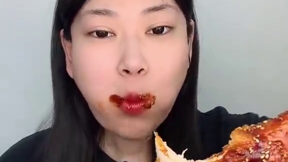 #火鸡面 火辣无骨鸡爪奥尔良烤鸡腿 黏糊糊火鸡面 裹满酱汁 贼好吃❗️#晒美食是对平凡生活的热爱 #