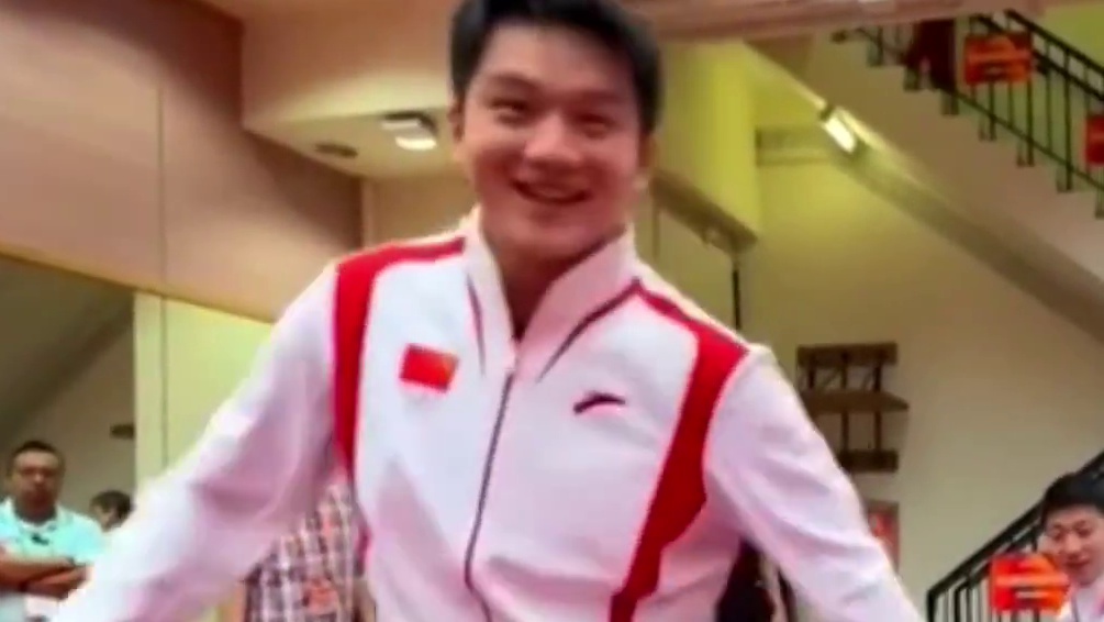 樊振东向盛李豪发起挑战，跨行学习滑板和霹雳舞