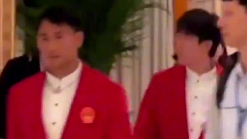 健儿们出席澳门晚会，莎莎婵宝穿裙子太显眼