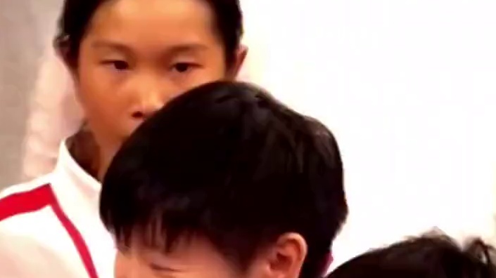 全红婵主动找孙颖莎合影，两位优秀的运动员同框啦