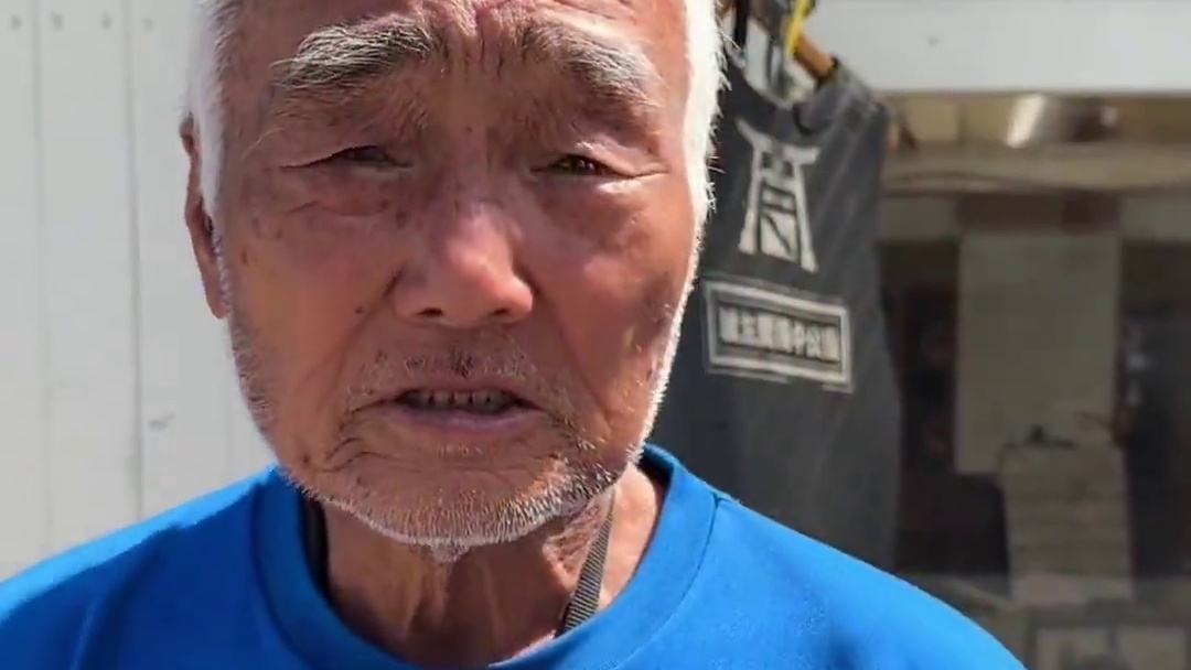 人鱼情未了 老人和怪鱼的故事是真的吗？以敲钟为暗号又是怎么回事？#潜遍天下 #祺哥潜水 #万物皆有灵