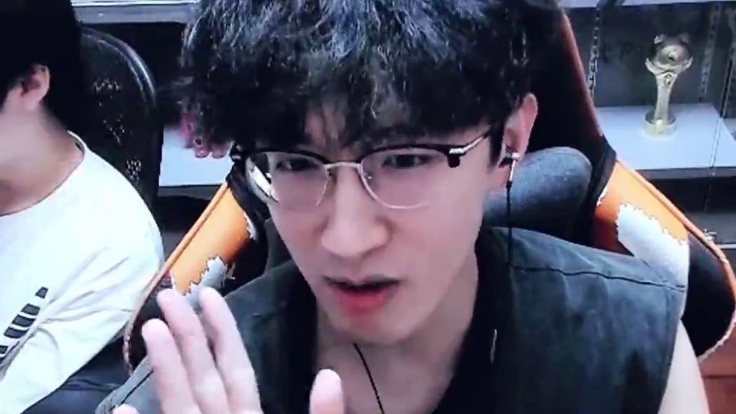 不是？怎么都跪下了 #逆水寒手游 #我浮夸真的要强 #逆水寒全民制作人