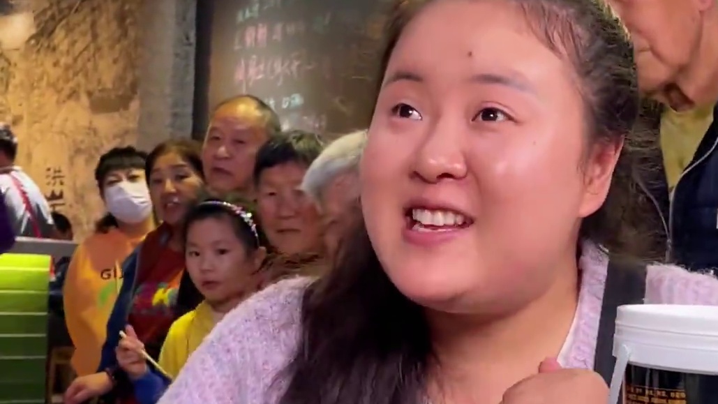 花了800块路费专程为完成妈妈心愿来挑战，这面看着都香！#重庆小面 #重庆美食 #妈呀太香了