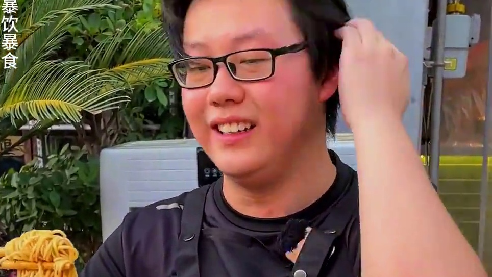 高温天气来挑战带着亲朋好友来助威！#重庆小面 #重庆美食 #这一碗好过瘾 #妈呀太香了 #好吃到停不