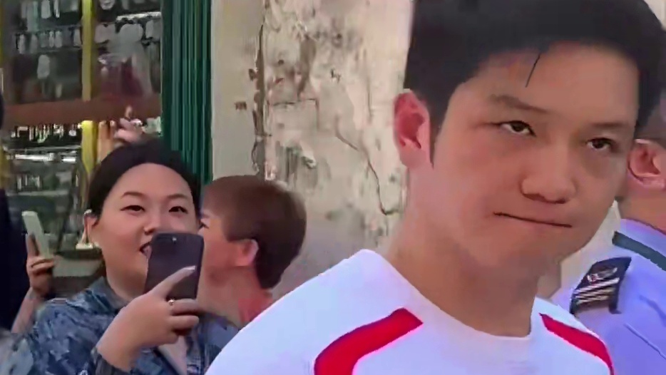 小胖羽毛球开始整活，盛李豪要好好学