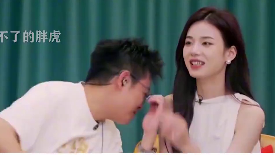 周密撩妹被女友抓包，恋爱后秒变小娇妻！