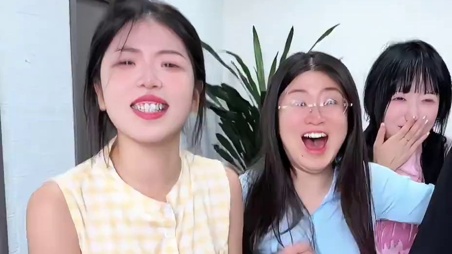 手不离身挑战，哈哈笑不活了 #办公室游戏 #真会玩系列 #意想不到的结局