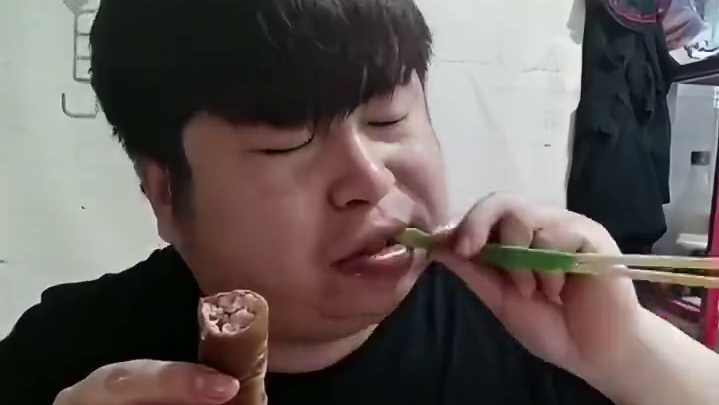 #吃货日常 吃了一根卤肥肠，一碗汤面#这一碗好过瘾