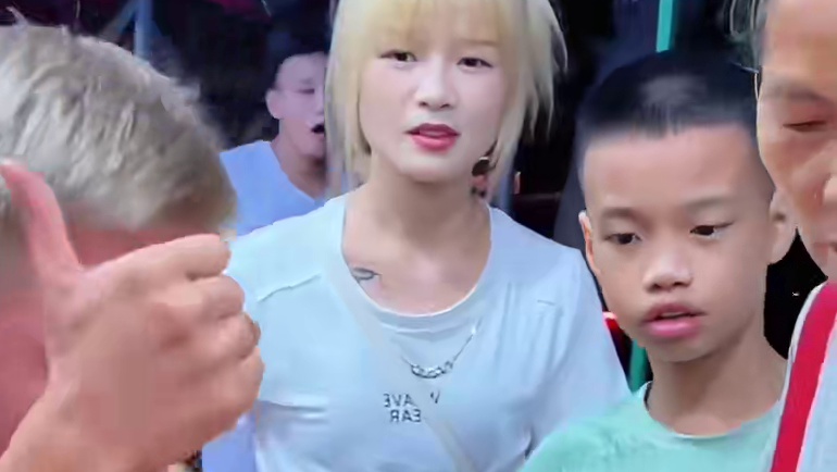 百万博主林少挑战10碗爆辣！竟然拿走30箱螺蛳粉？ #螺蛳粉