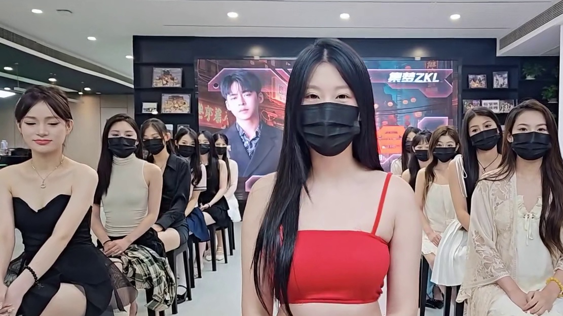 zkl的重要主播竟在面试的时候玩手机？