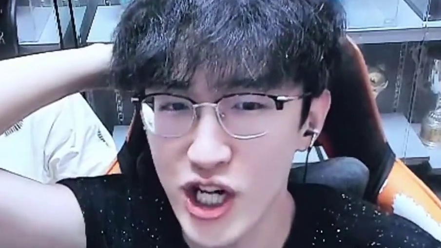 新时装能cos咱家哥哥？ #逆水寒手游 #我浮夸真的要强 #逆水寒全民制作人