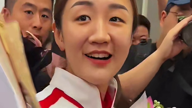 陈梦回青岛，家乡人民隆重欢迎欢迎