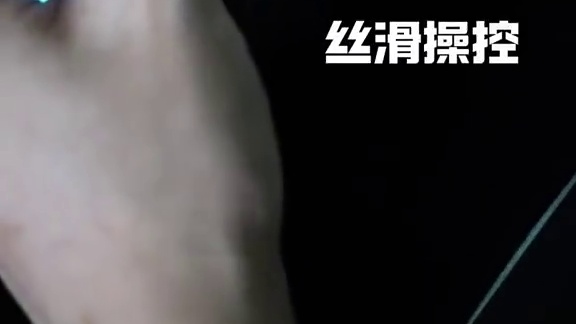 红魔幻刃手柄联手盖世小鸡，开启游戏手柄新革命！
#红魔 #盖世小鸡 #红魔幻刃游戏手柄 #游戏手柄 