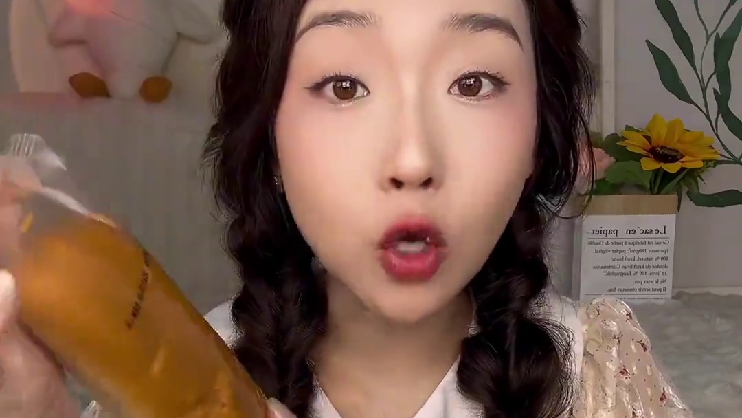 芋泥紫米棒！跟之前的紫米奶酪棒一样克重，很软！到手是6根哈！里面是香芋风味沙拉酱，0反式脂肪酸～#早