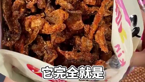 你们千万不要像我开学买了这么多爆辣零食，我怕你们辣到根本吃不 完#爆辣零食 #零食分享 #追剧小零食