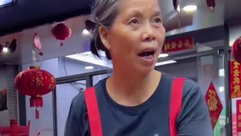 你信不信我一口吃完这两个鸡爪？ #螺蛳粉