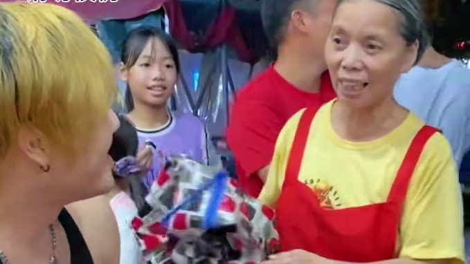 八戒挑战6两拿麻袋来进货！阿姨血亏5000块！ #螺蛳粉