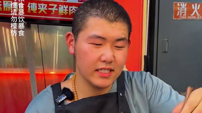 帅哥挑战4两小面，好害羞都不敢说话了#重庆小面 #重庆美食 #这一碗好过瘾#这一碗好过瘾 #好吃到停