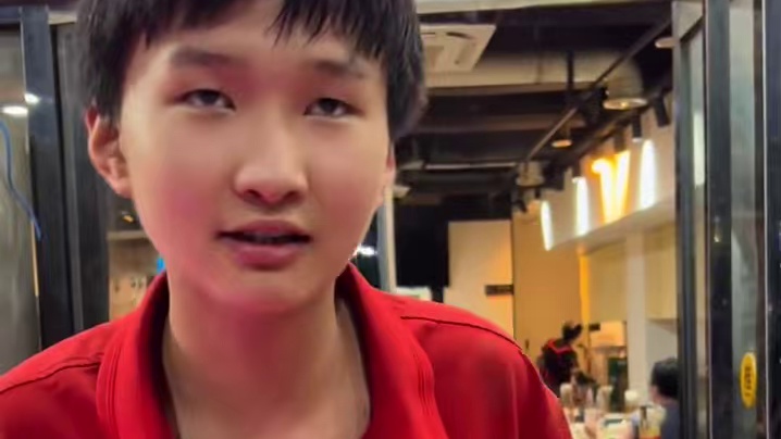 今天用树叶在烧烤店换个饭！看看能换到什么 #美食 #树叶换饭 #爱就是一起吃好多好多顿饭 