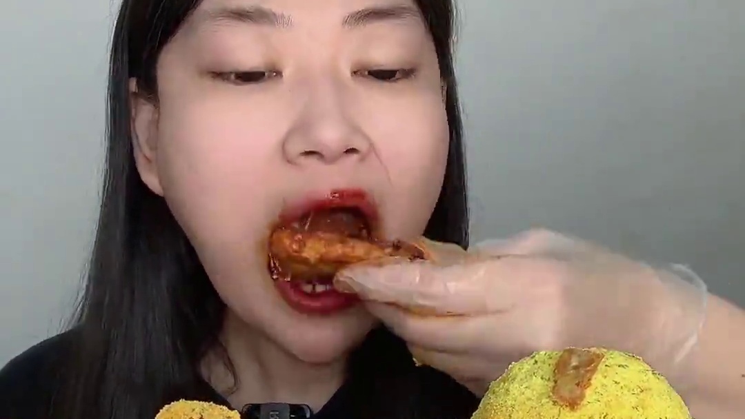 #芝士系列 芝士炸鸡芝士球 碗里是芝士酱 #香煎鸡排 有三种口味 原味黑胡椒奥尔良 都是整切鸡排 口