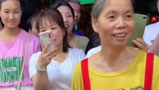 甘肃帅哥挑战10碗爆辣辣螺蛳粉，轻松拿走奖励！ #螺蛳粉