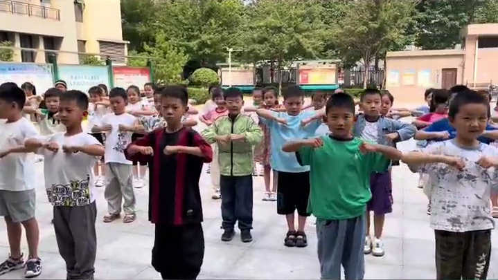 #课间一群小戏精又上线了 #记录校园课间生活 #开学第一课 #寓教于乐 新征程～拳力以赴