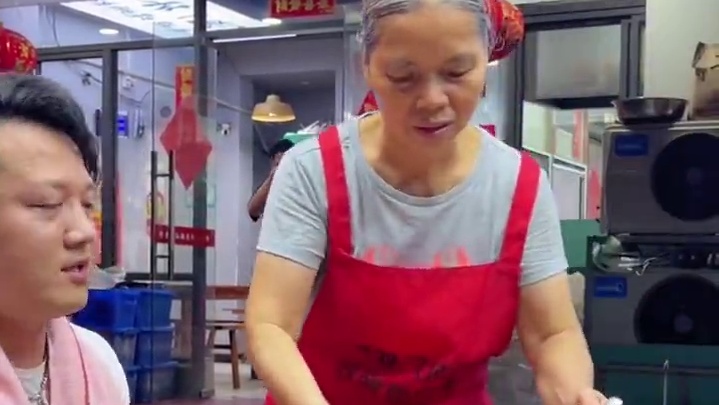 八戒挑战10碗爆辣赚了20个猪脚？ #螺蛳粉