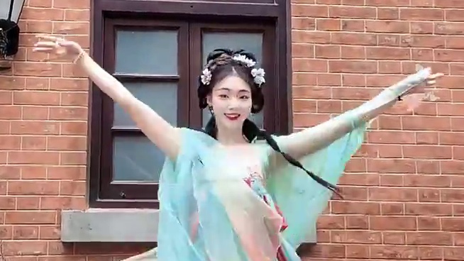 倘若我心中的山水，你眼中都看到～汉服和古典舞简直太配了
#古典舞 #汉服 #国风古韵