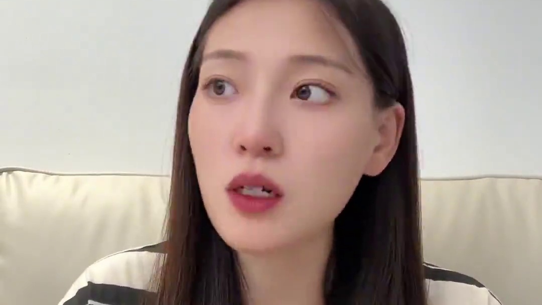 癫到我了，被她刷到不会说我喜欢她吧……（征集投稿） #震碎三观的八卦 #八卦吃瓜 #炸裂八卦 #化妆