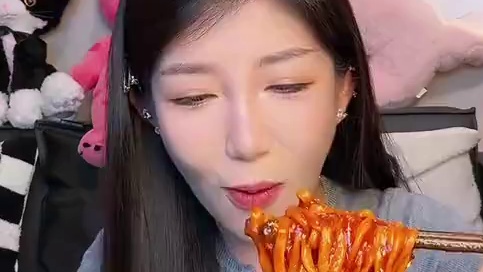 粗面饼 一包113克 除了分量不是特别多 没别的毛病了 最近的爱就是它 甜辣口哦 不算特别辣哈 主要