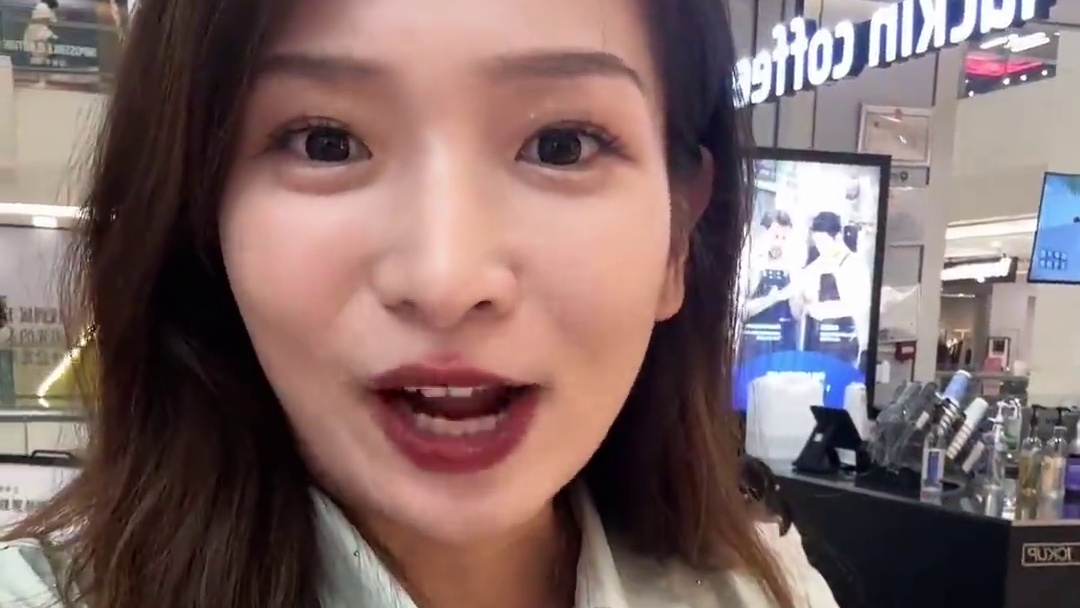 瑞幸新品来袭！ 淡淡的乌龙茶香和奶香真的绝了！#瑞幸咖啡 #饮品推荐 #仙女都在喝什么 #瑞幸新品 