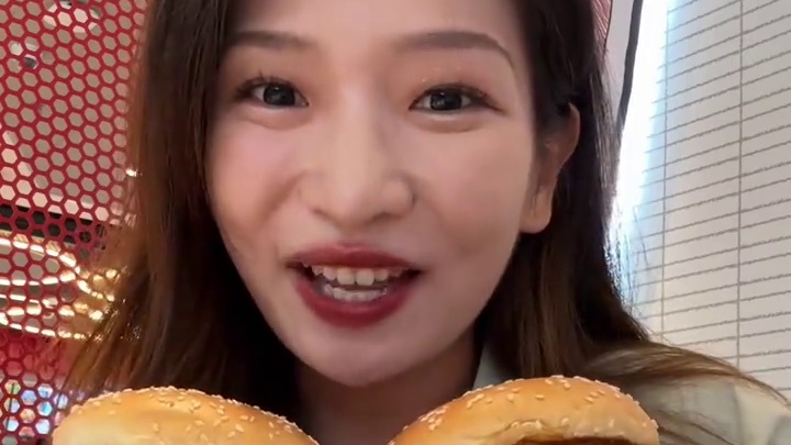 19块钱吃肯德基两个大汉堡！ 单个不到十块钱！#肯德基 #汉堡炸鸡 #kfc优惠套餐 #全国门店通用