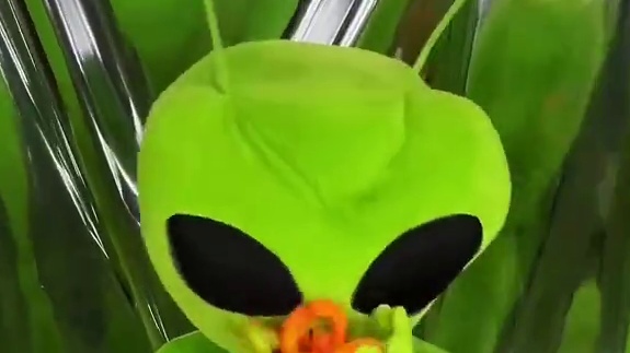 零食袋里惊现神秘物种，小怪物一招成功降服！ #看一遍笑一遍 #意想不到的结局 #万万没想到 #老外真