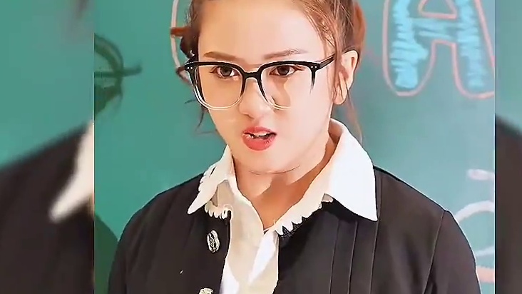 美女考试作弊被老师带走，看来她的情况不妙啊 #外国人真会玩 #原创配音 #搞笑配音
