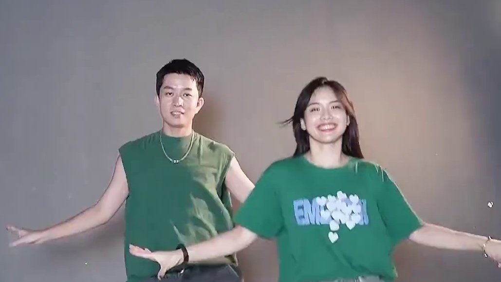 我就教了他一遍，居然比我还会摇 #动感摇 #原创编舞 #随性摇摆 #燃脂舞 #简单广场舞