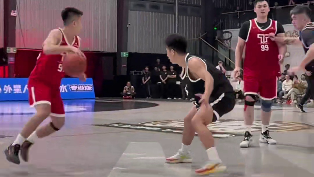 平时滑步没白练，你们看有那个球是防守犯规吗？#林坤 #伦纳德 #皖留计划 #集梦116 #街球霸王