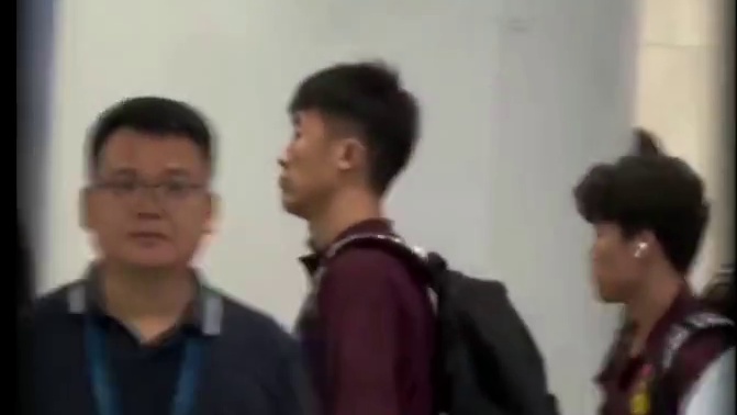 国足0比7惨败日本低调回家。入住希尔顿酒店继续吃海参。希望补一补下一场创造私立，#马来西亚#泰国#韩