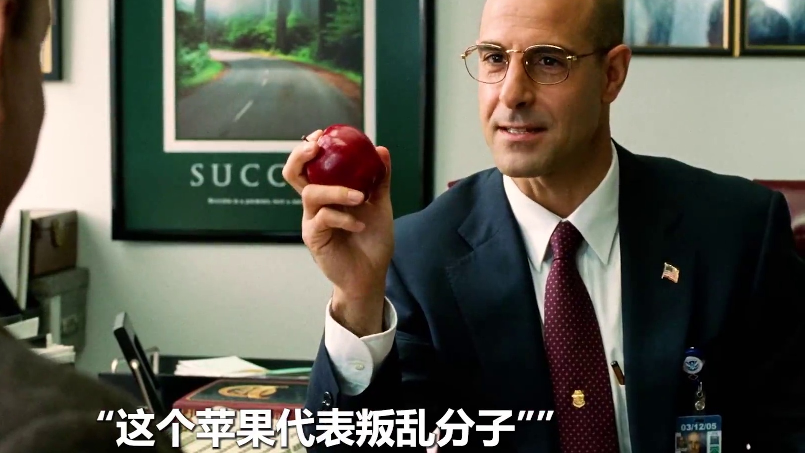 被困在机场9个月，但他并不抱怨，他踏实，他愿意等待。