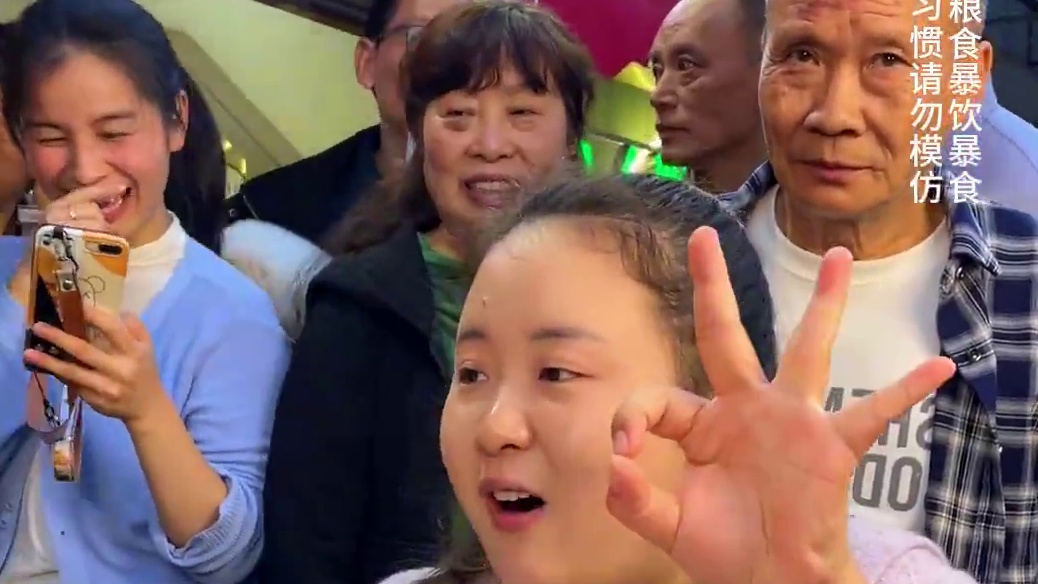 94斤美女挑战255两面，竟然没吃饱太厉害了吧#重庆小面 #妈呀太香了 ##小面调料 #这一碗好过瘾