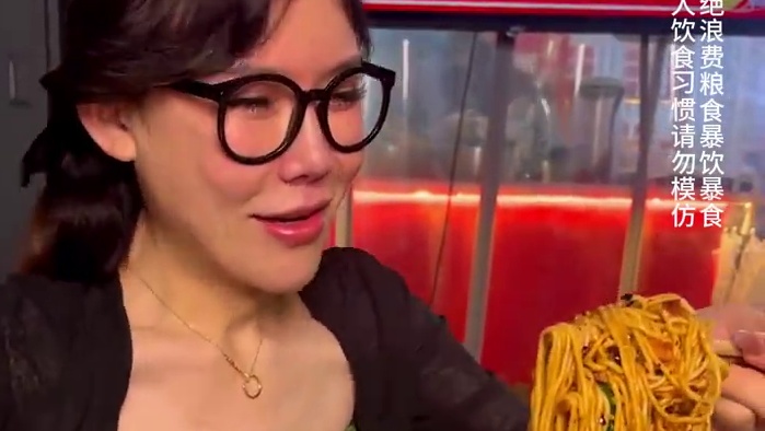 千万网红浪胃仙来挑战1斤豌杂面！#这一碗好过瘾 #妈呀太香了 #好吃到停不下来 #重庆美食 #重庆小