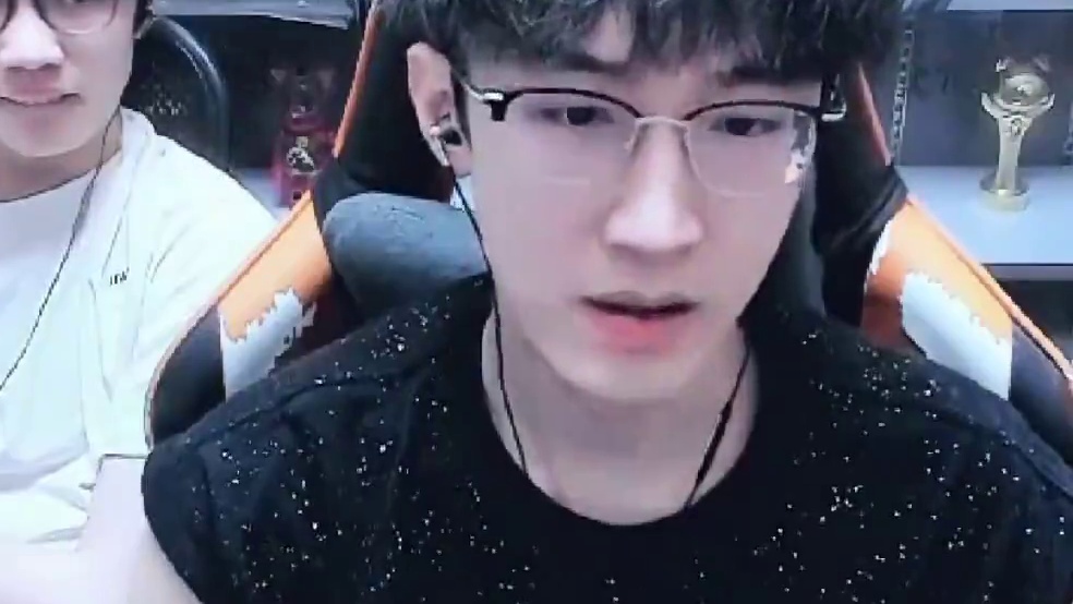 蔡哥想冲龙吟第一秒伤结果..... 